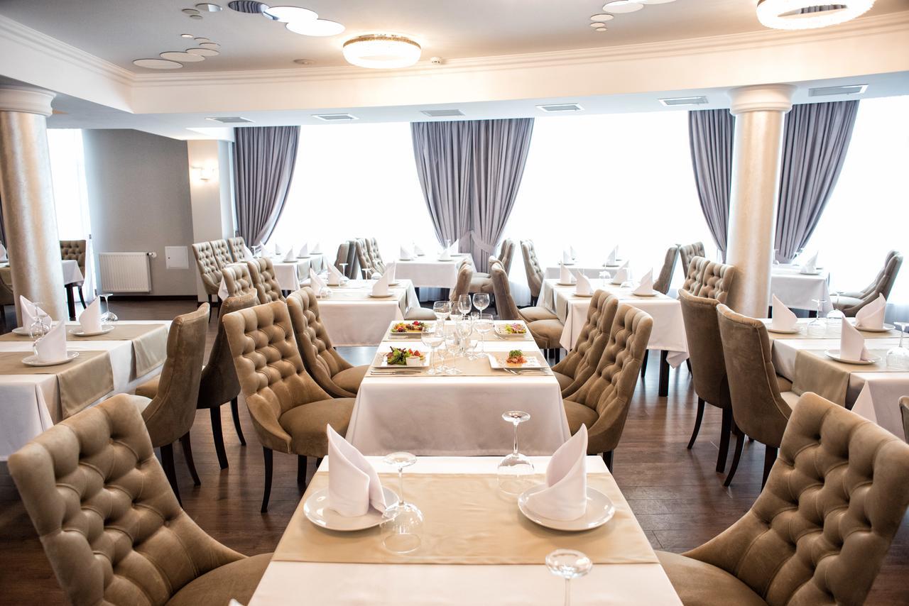Shato Hotel Chervonograd Exterior foto