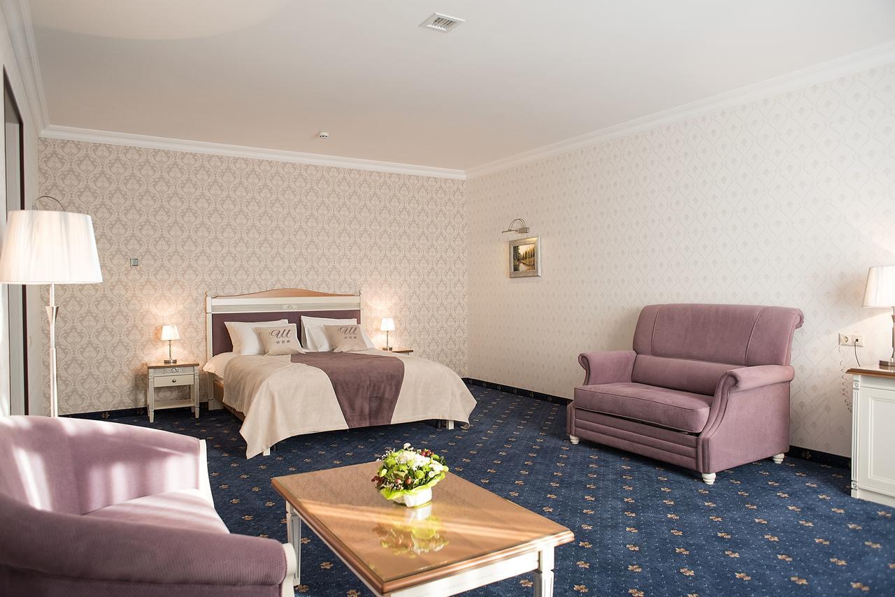 Shato Hotel Chervonograd Exterior foto