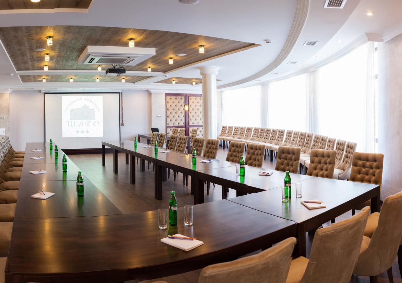 Shato Hotel Chervonograd Exterior foto